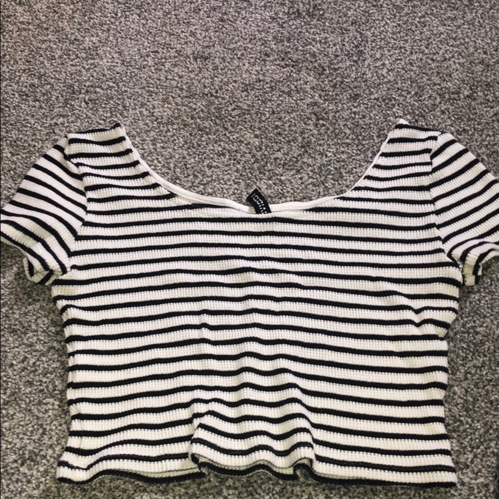 Scoop necked shirt